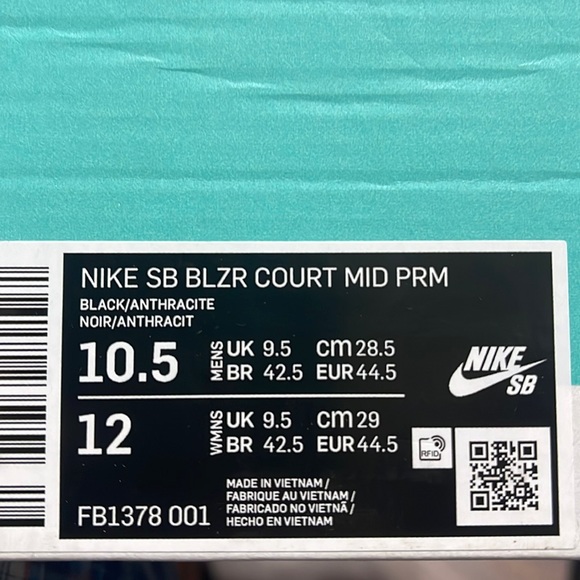 Nike Skate Shoes
Nike SB Blazer Court Mid
Premium
•Black/Anthracite
•FB1378-001 - Picture 16 of 16